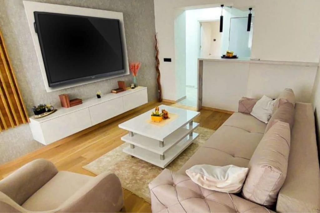 The Modern Lodge Skopje Esterno foto